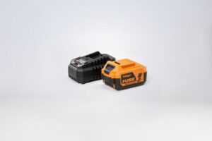 Akumulator + polnilnik 18V 1.5Ah + 2.4A Fuse Villager